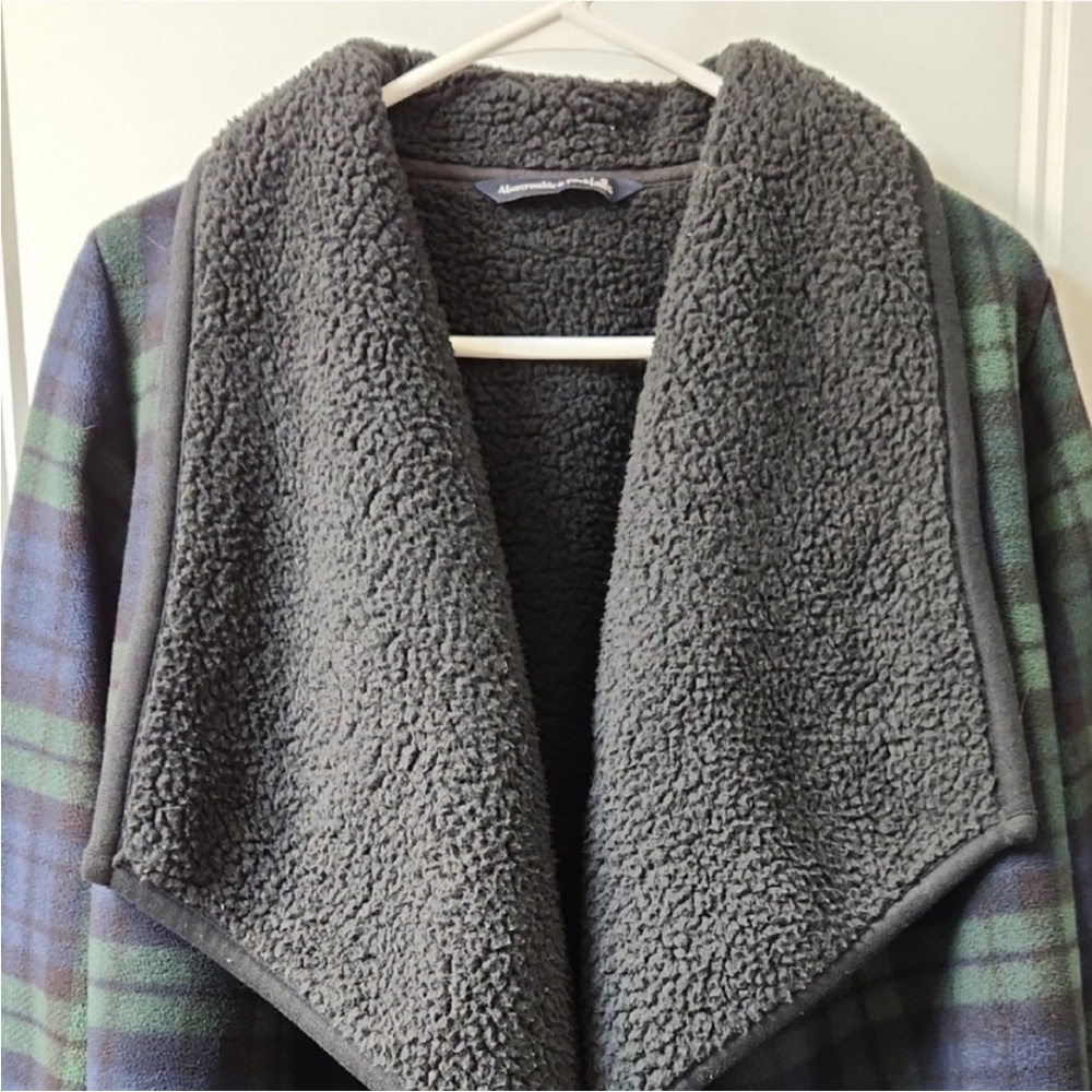 Abercrombie & Fitch Black and Green Plaid Teddy Jacket - Picture 2 of 9